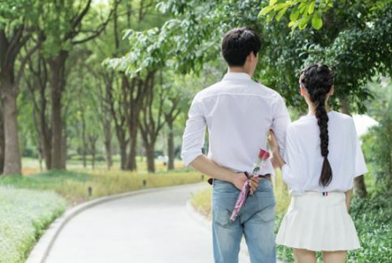 劈腿的男人回头的原因