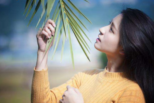 女友总是惦记着前任，我该怎么挽回这段感情？