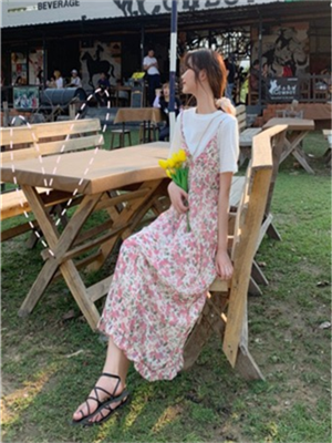 2020夏季女生最新时尚穿搭